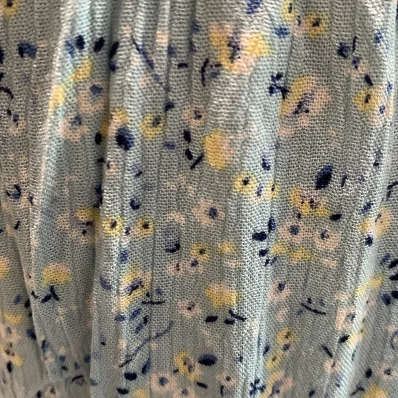 NWT ruched  floral top with shoulder cap short sleeves and ballerina neckline - Picture 10 of 12